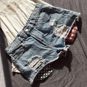 WOMEN'S CUTOFF DISTRESSED JEAN SHORTS